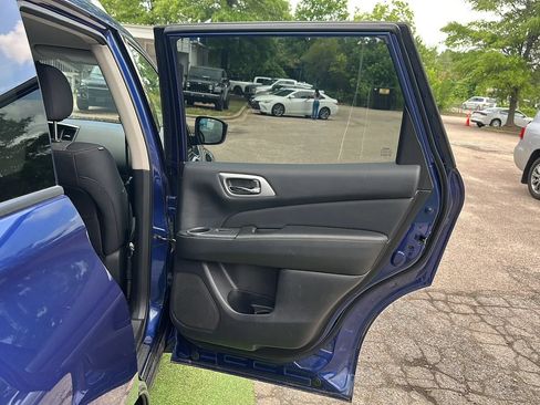 Used 2019 Nissan Pathfinder S AWD/4WD image 23