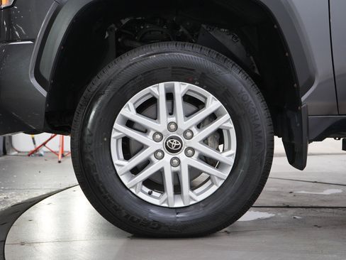Used 2022 Toyota Tundra SR5 AWD/4WD image 28