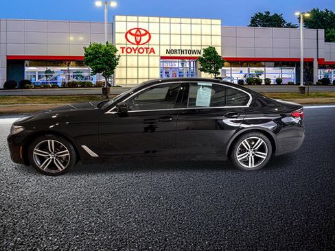 Used 2021 BMW 530i xDrive w/ Convenience Package AWD/4WD image 2