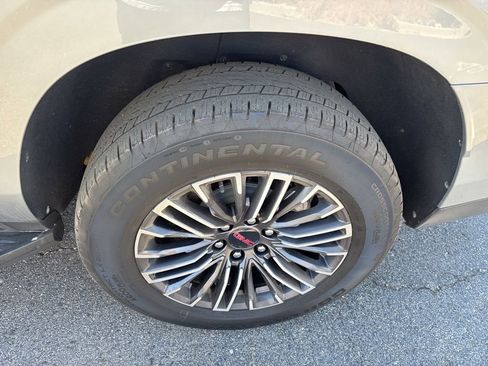 Used 2025 GMC Yukon XL Elevation image 7