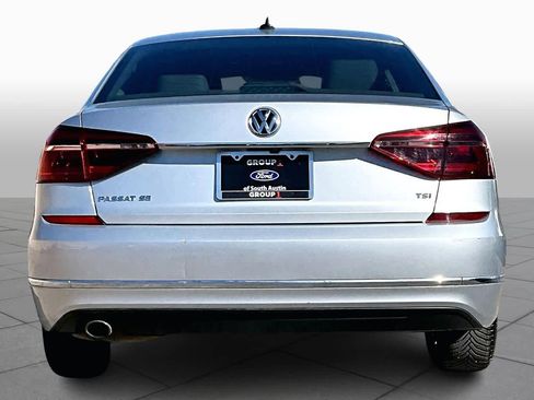 Used 2018 Volkswagen Passat 2.0T SE image 4