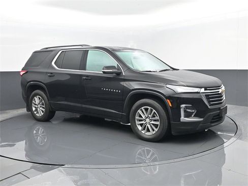 Used 2023 Chevrolet Traverse LT image 3
