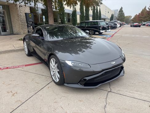 Used 2019 Aston Martin V8 Vantage Coupe image 4