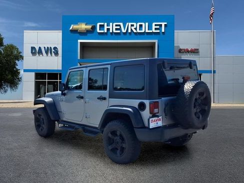 Used 2014 Jeep Wrangler Unlimited Rubicon w/ Connectivity Group AWD/4WD image 5
