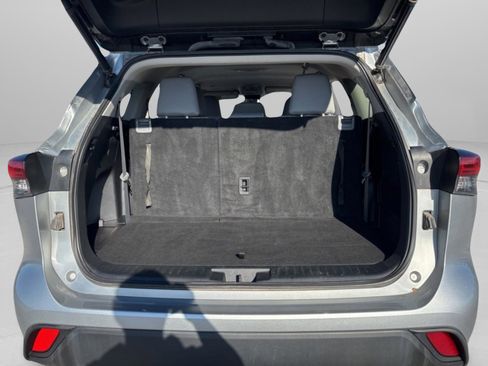Used 2023 Toyota Highlander LE image 34