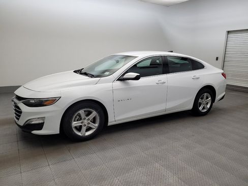 Used 2025 Chevrolet Malibu LS FWD image 2