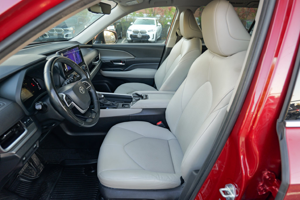 Used 2024 Toyota Grand Highlander AWD image 18