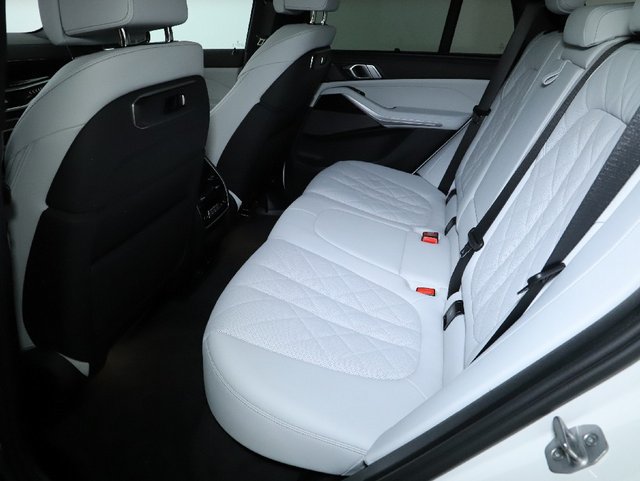 Used 2026 BMW X5 xDrive40i w/ M Sport Package AWD/4WD image 17