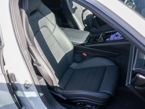 Used 2024 Porsche Panamera 4 w/ Premium Package image 21