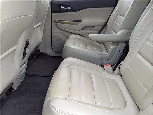 Used 2019 GMC Acadia Denali image 18