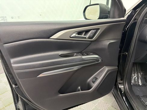 Used 2025 Chevrolet Traverse LT w/ Driver Confidence Package FWD image 11