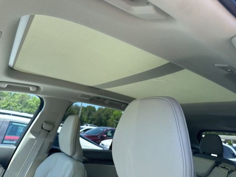 Used 2023 Volvo XC90 B5 Plus w/ Protection Package Premier AWD/4WD image 4