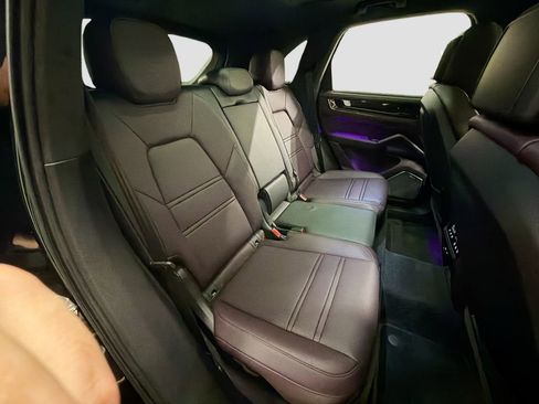 Certified 2025 Porsche Cayenne GTS AWD/4WD image 29