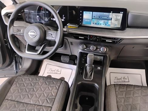 Used 2025 Nissan Kicks SV w/ SV Premium Package FWD image 33