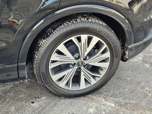 Used 2023 Audi Q4 e-tron Premium Plus image 10