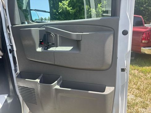 Used 2023 Chevrolet Express 3500 w/ Power Convenience Package RWD image 25
