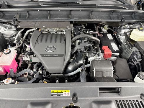 Certified 2023 Toyota Highlander XLE image 49