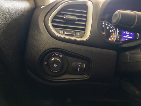 Used 2021 Jeep Renegade Sport image 27