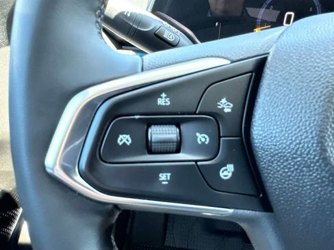 Used 2024 Chevrolet Trax LT w/ LT Convenience Package FWD image 35