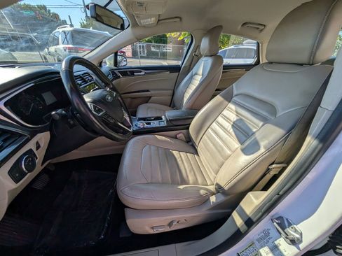 Used 2017 Ford Fusion SE w/ Fusion SE Technology Package image 15