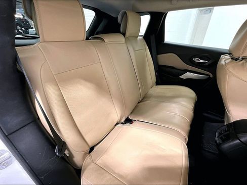 Used 2017 Jeep Cherokee Limited w/ Luxury Group image 34