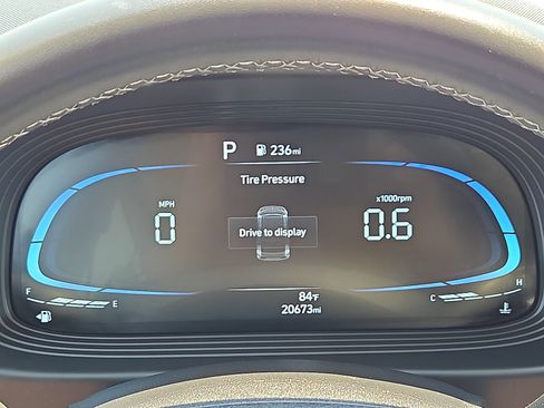 Used 2025 Hyundai Venue SEL FWD image 23