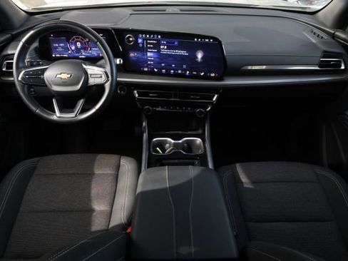 Used 2024 Chevrolet Traverse LT image 10