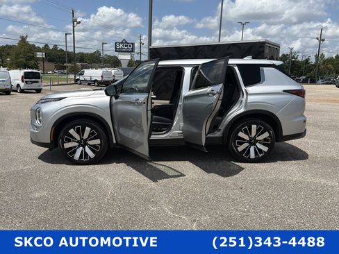Used 2025 Mitsubishi Outlander SE AWD/4WD image 32