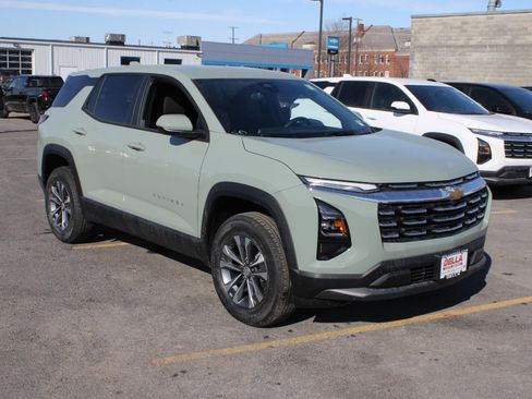 New 2026 Chevrolet Equinox LT image 3