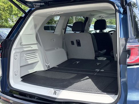 Used 2025 GMC Acadia Denali w/ Super Cruise Package FWD image 28