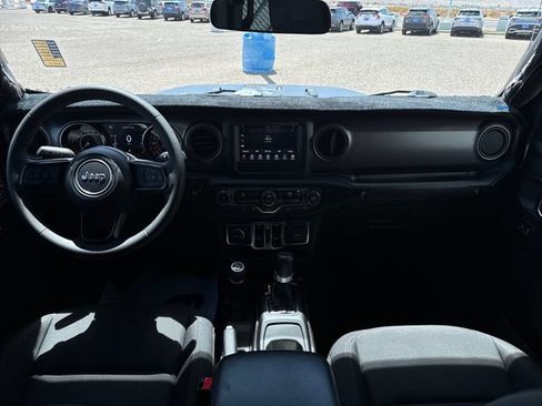 Used 2023 Jeep Gladiator Sport AWD/4WD image 12