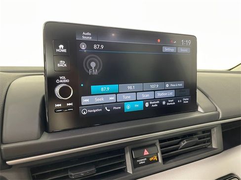 Certified 2025 Honda Pilot Touring image 7