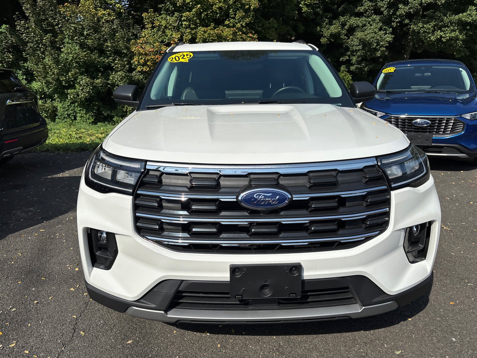 Used 2025 Ford Explorer Active w/ Active Comfort Package AWD/4WD image 2