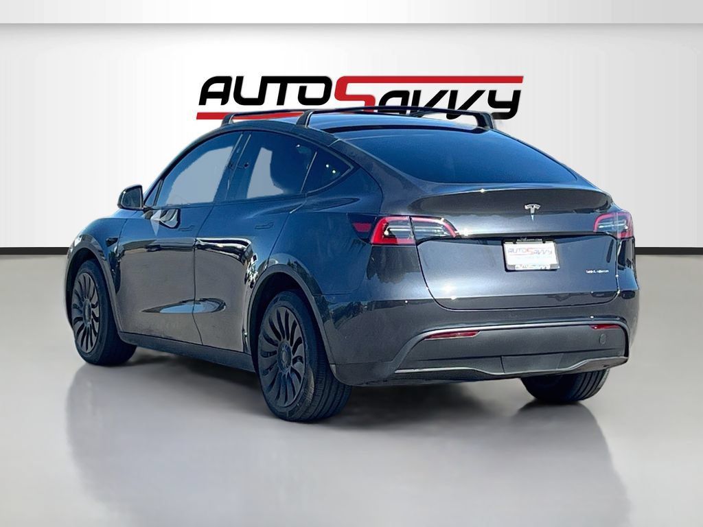 Used 2024 Tesla Model Y Long Range AWD/4WD image 5