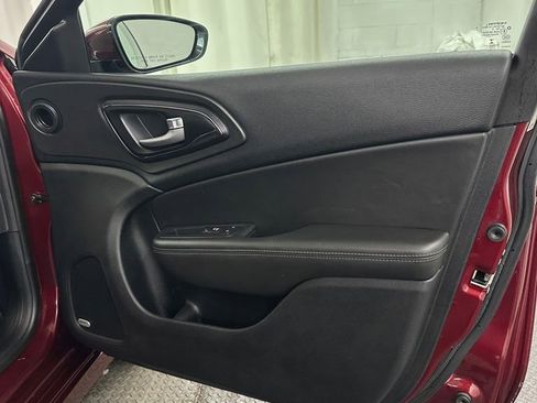 Used 2016 Chrysler 200 S w/ Navigation & Sound Group I image 38