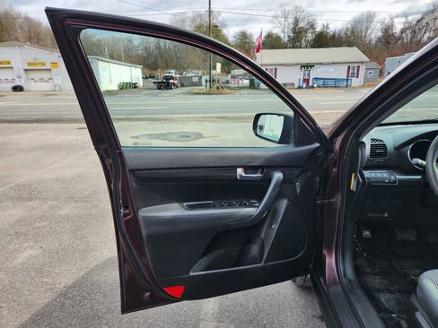 Used 2012 Kia Sorento LX image 20