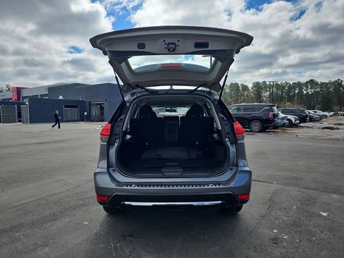 Used 2017 Nissan Rogue S image 16