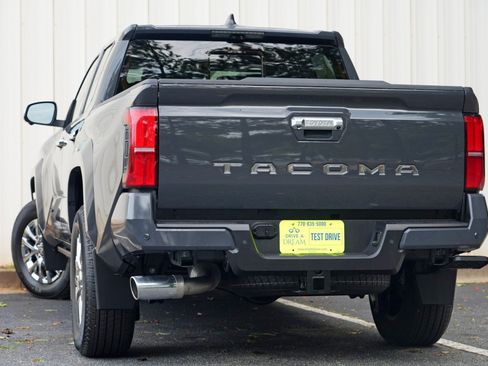 Used 2025 Toyota Tacoma Limited AWD/4WD image 6