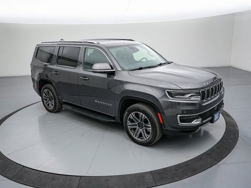Used 2022 Jeep Wagoneer Series III image 2