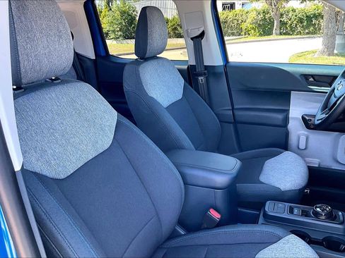 Certified 2025 Ford Maverick XLT image 9