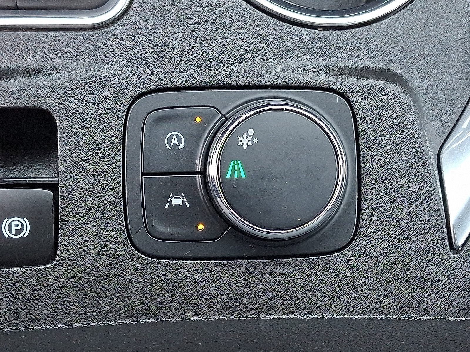 Used 2023 Chevrolet Traverse LS w/ Safety Package FWD image 27