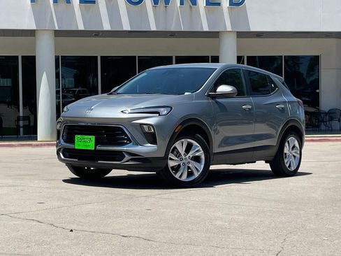 Certified 2025 Buick Encore GX Preferred FWD image 1