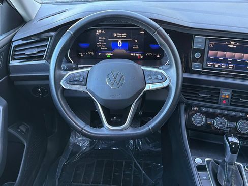 Used 2024 Volkswagen Jetta SE FWD image 13