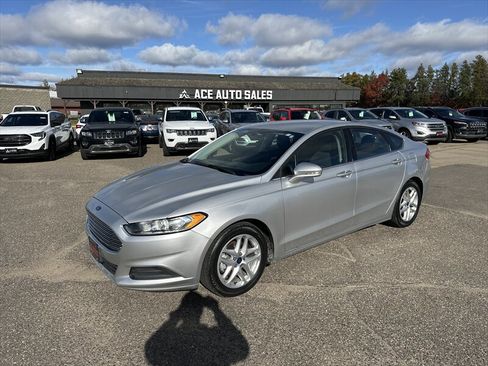 Used 2016 Ford Fusion SE FWD image 1
