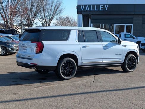 New 2026 GMC Yukon XL Denali w/ Sun & Power Step Package AWD/4WD image 9