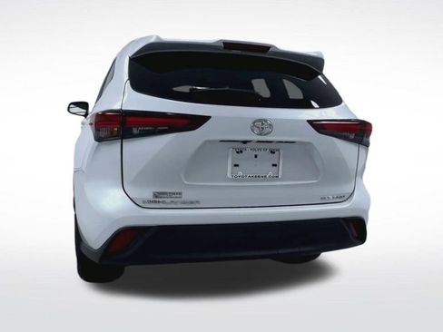 Certified 2024 Toyota Highlander XLE AWD/4WD image 26