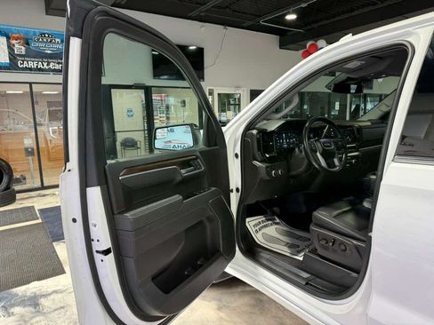 Used 2025 GMC Sierra 1500 SLT AWD/4WD image 28