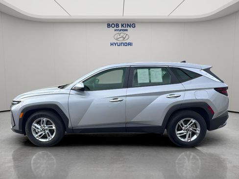 Certified 2025 Hyundai Tucson SE FWD image 2