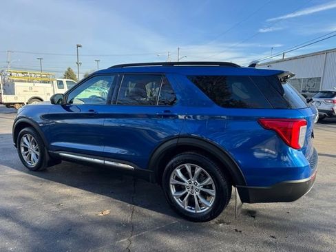 Certified 2022 Ford Explorer XLT w/ Equipment Group 202A image 4