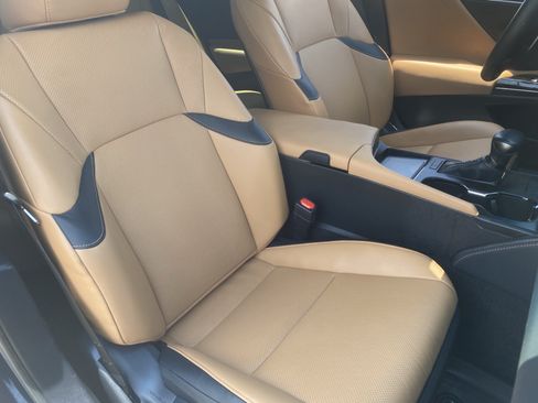 Used 2024 Lexus ES 350 w/ Premium Package FWD image 10